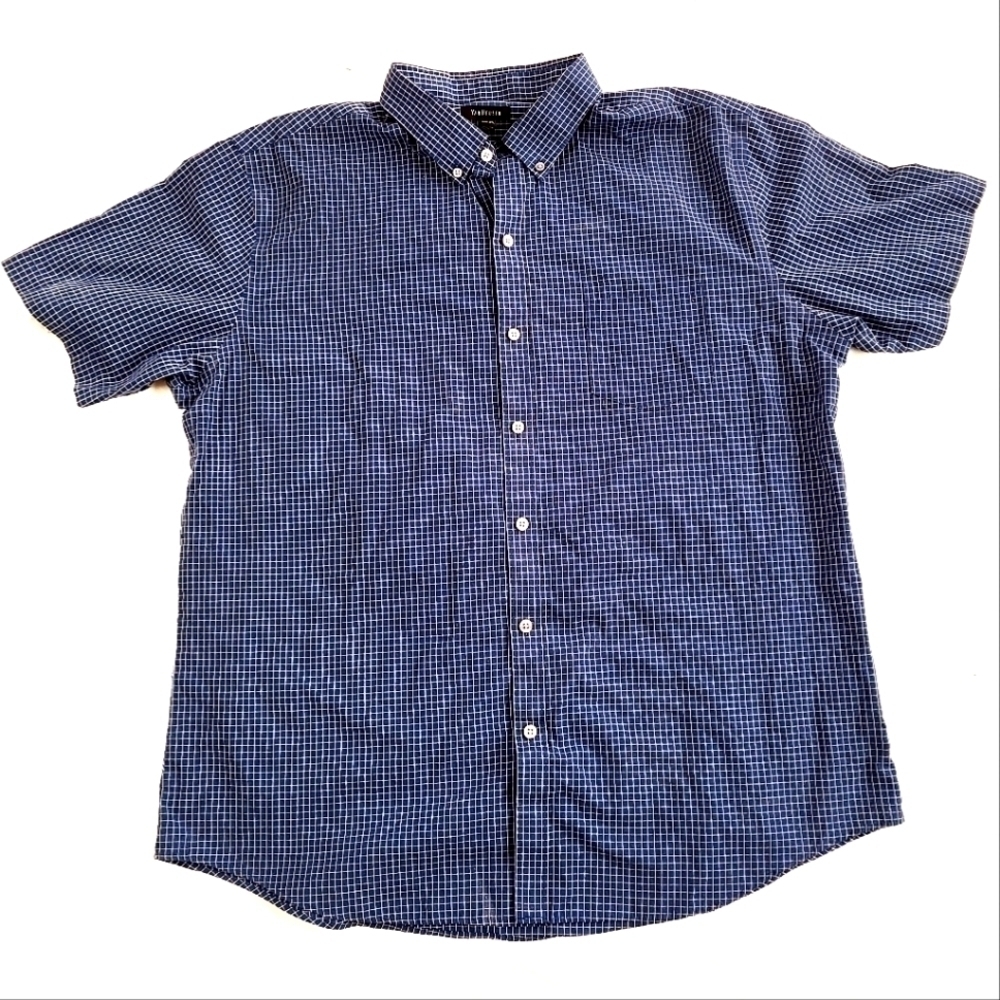 𝅺3/$20 Van Heusen Blue Casual Button-Up Shirt